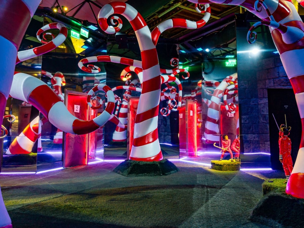 Tim Burton's Labyrinth alla Fabbrica del Vapore: un viaggio immersivo nell'arte del regista