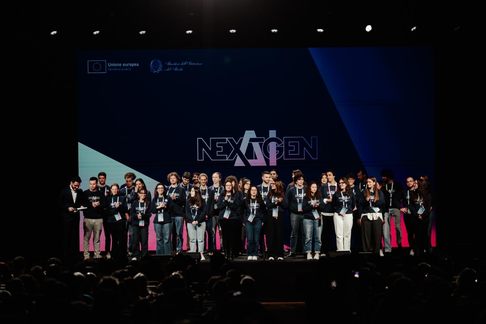 Milano, IA in cattedra: tra banchi hi-tech e domande scomode, così 1500 persone stanno ridisegnando la scuola