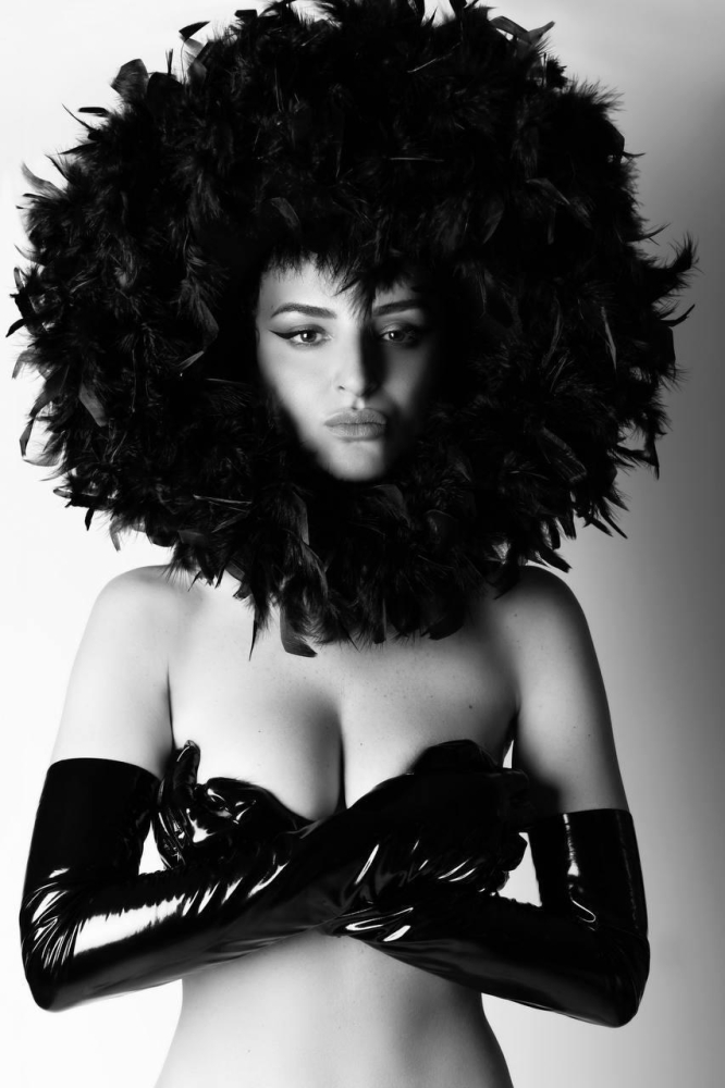 Foto e Video - Arisa tra i volti di ''Faces'' ad Arles