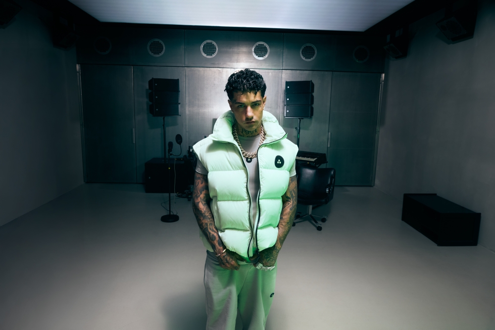 Peuterey e Tony Effe: la capsule Plurals debutta a Milano