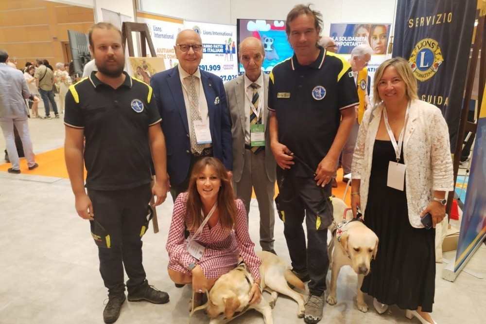 Cani guida per non vedenti, Lombardia stanzia 150mila euro nel 2025