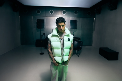 Peuterey e Tony Effe: la capsule Plurals debutta a Milano