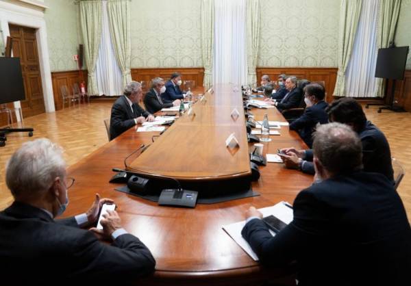 Sicurezza sul lavoro, il Presidente Draghi ha incontrato i segretari generali di Cgil, Cisl e Uil